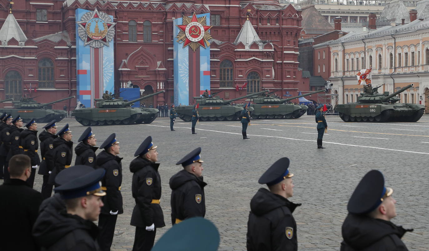 Rusia conmemora el Día de la Victoria contra la Alemania nazi con un desfile militar en la Plaza Roja de Moscú