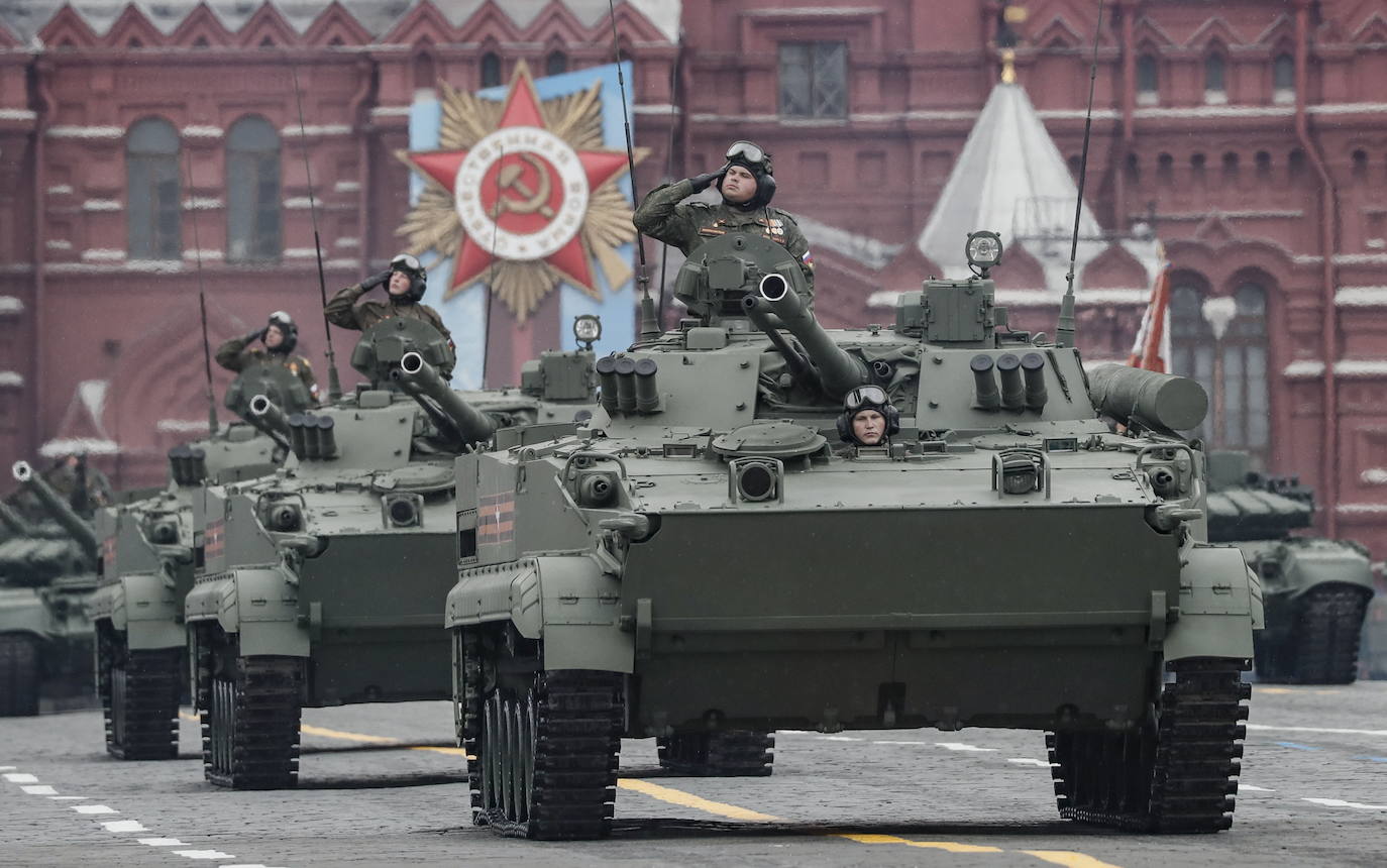 Rusia conmemora el Día de la Victoria contra la Alemania nazi con un desfile militar en la Plaza Roja de Moscú