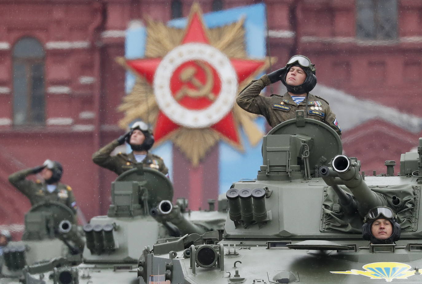 Rusia conmemora el Día de la Victoria contra la Alemania nazi con un desfile militar en la Plaza Roja de Moscú