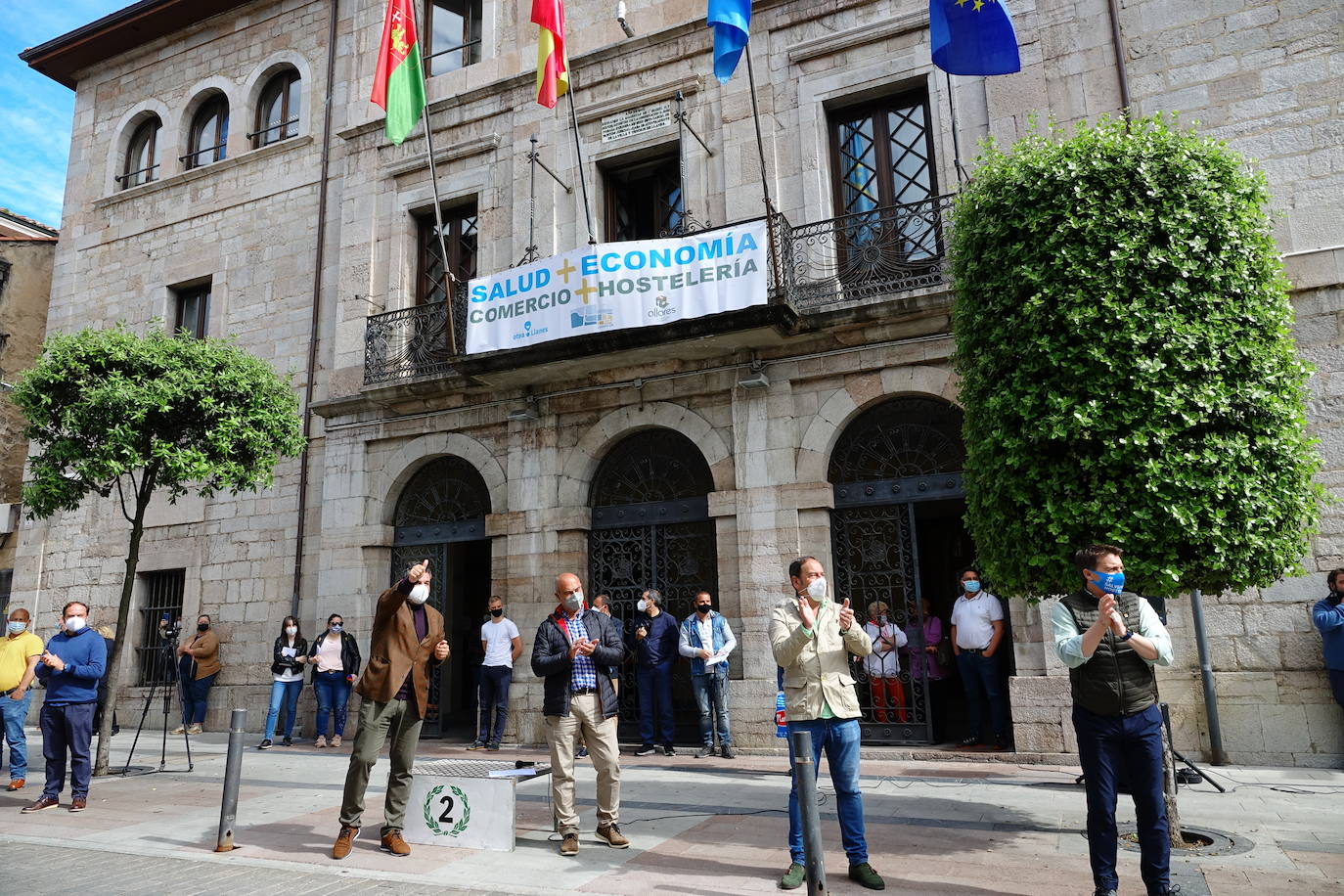 Otea, la patronal de hosteleria y turismo del Principado pide al Gobierno asturiano que rectifique el nuevo modelo de restricciones que estableció la Consejería de Sanidad y que contempla la posibilidad de cerrar los alojamientos en los concejos en los que se declare el nivel de riesgo extremo tras el estado de alarma. «Es un sinsentido que unas medidas establecidas ante la mejora de la situación sanitaria en Asturias recojan la máxima restricción para los alojamientos como es la suspensión de su actividad», han denunciado.