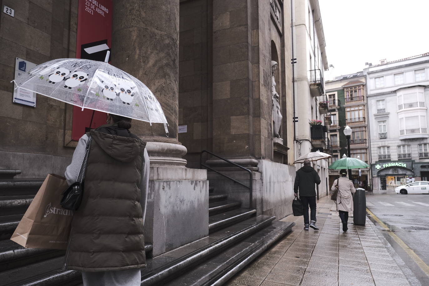 Las lluvias serán protagonistas durante toda esta semana en Asturias. La región ha vivido un lunes lluvioso, con cielos cubiertos que han dejado granizo en algunos puntos el interior. 