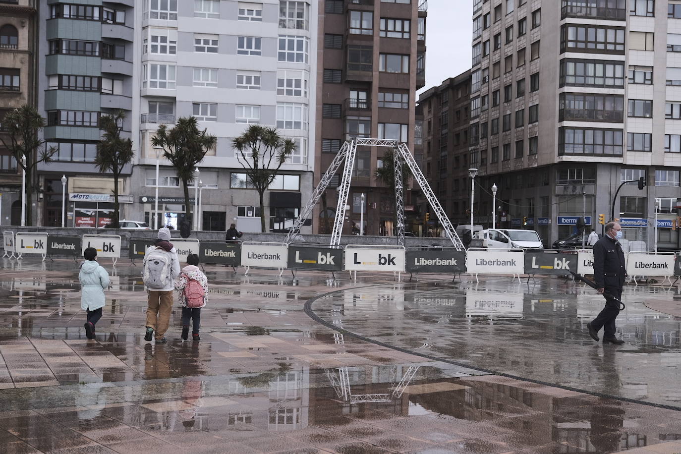 Las lluvias serán protagonistas durante toda esta semana en Asturias. La región ha vivido un lunes lluvioso, con cielos cubiertos que han dejado granizo en algunos puntos el interior. 