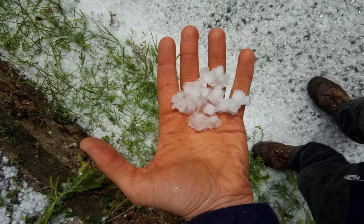 El granizo caído en Nava 