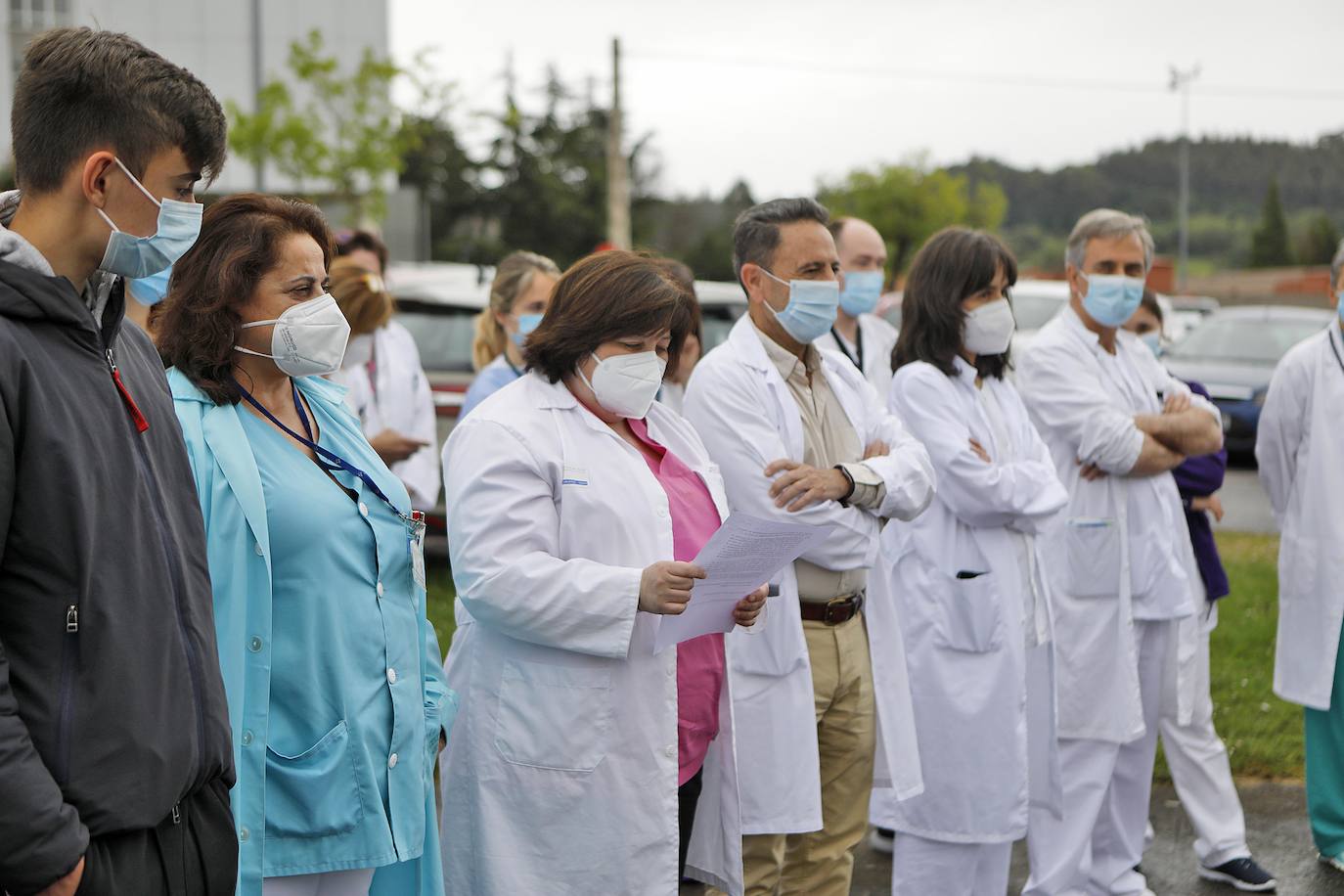 El Hospital Central de Asturias y el de Cabueñes celebraron este jueves 13 de mayo el Día del niño hospitalizado, con la presencia de clowns y la suelta de palomas.