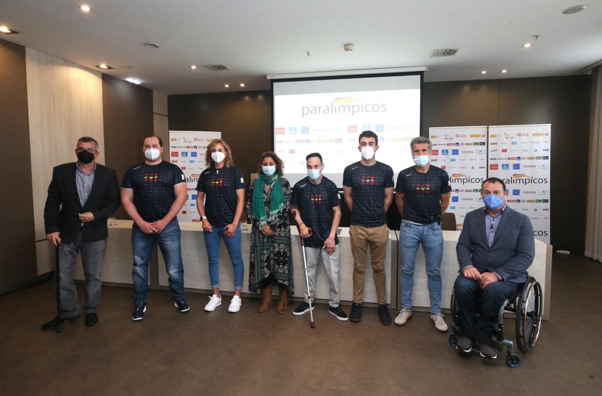 Luis Leardy, David Fernández, Verónica Rodríguez, Beatriz Álvarez, Iván Fernández, Sergio Vaquero, Alberto Suárez y José Alberto Álvarez, minutos antes del acto en un hotel ovetense.