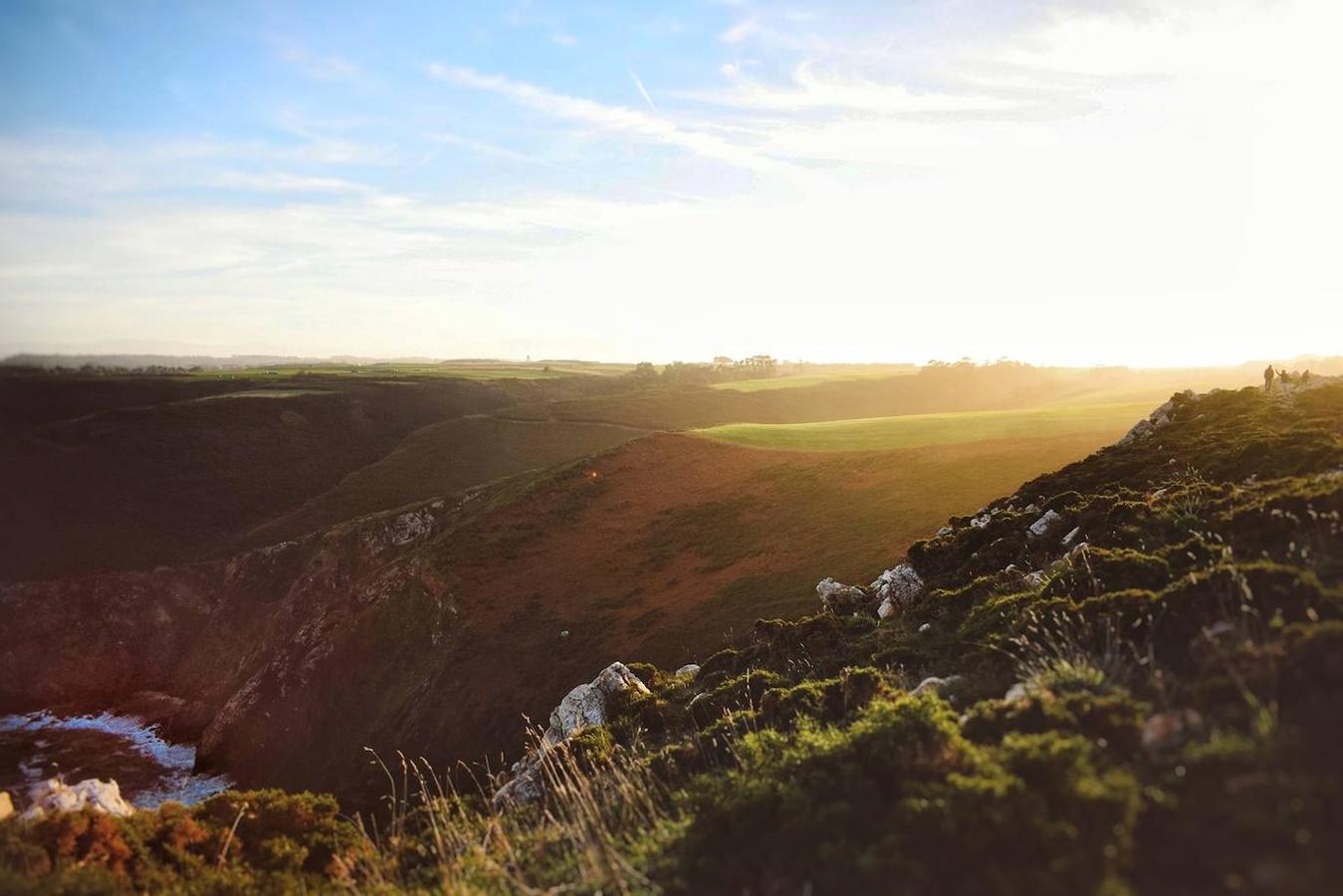 Cabo Vidio: El Cabo Vidio es otra de las vistas más características del litoral asturiano y concretamente del concejo de Cudillero. Uno de los cabos más importantes de Asturias y desde el que podrás divisar Estaca de Bares o también el Cabo Peñas.