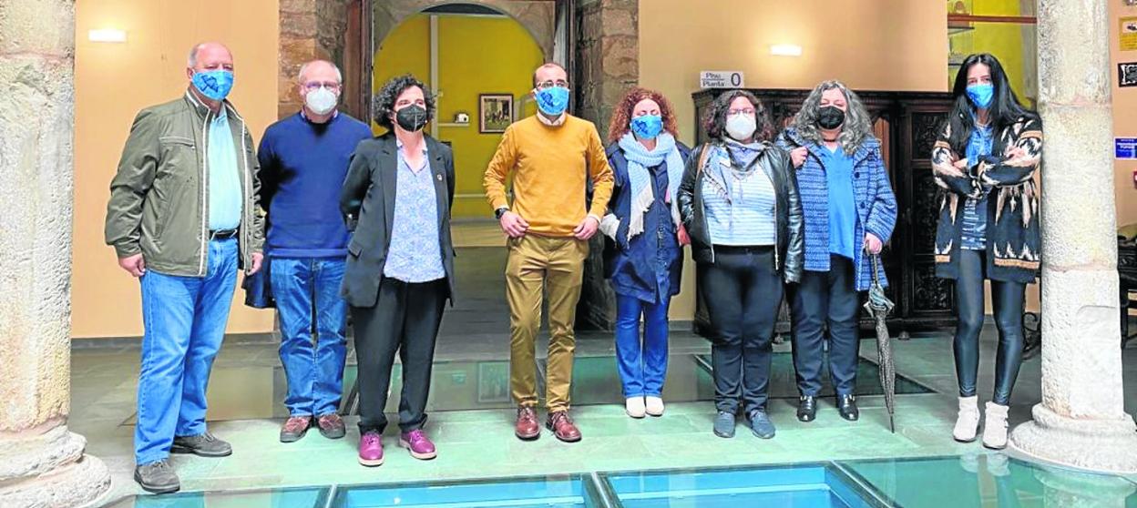 José María Álvarez, Naciu Llope, Berta Piñán, José Víctor Rodríguez, Mónica Rodríguez, Laura Marcos, Gema Álvarez y Noelia Rodríguez. 