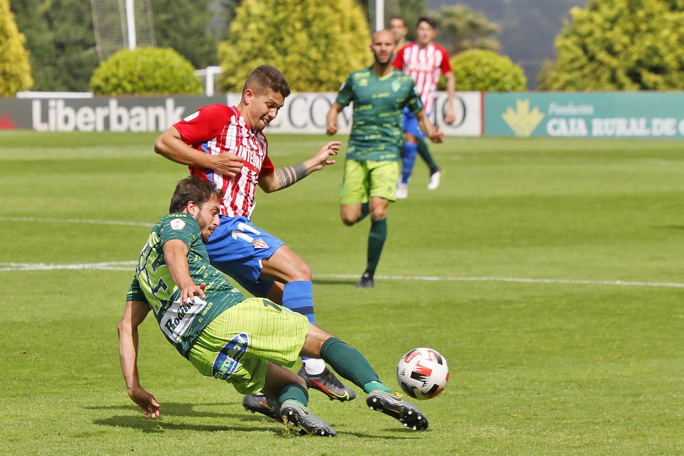 Fotos: Sporting B 3-1 Guijuelo, en imágenes