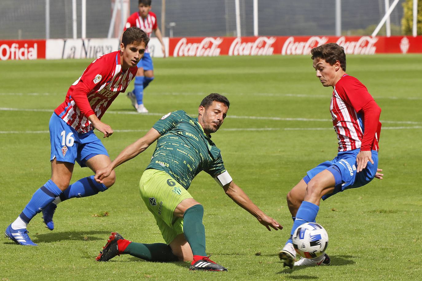 Fotos: Sporting B 3-1 Guijuelo, en imágenes