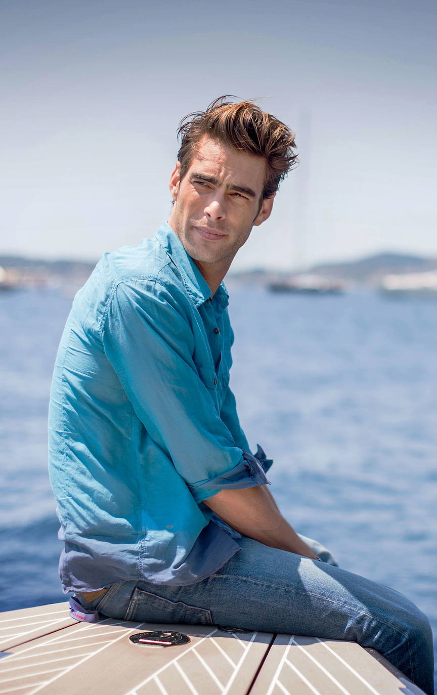 Uno de los modelos internacionales con más éxito del país cumple años. Se trata de Jon Kortajarena que precisamente hoy alcanza las 36 primaveras feliz y conforme consigo mismo y. como no, con su aspecto físico: «Como hombre soy mucho más culto y tengo más que ofrecer. Me encuentro más guapo que cuando tenía 21», confiesa.