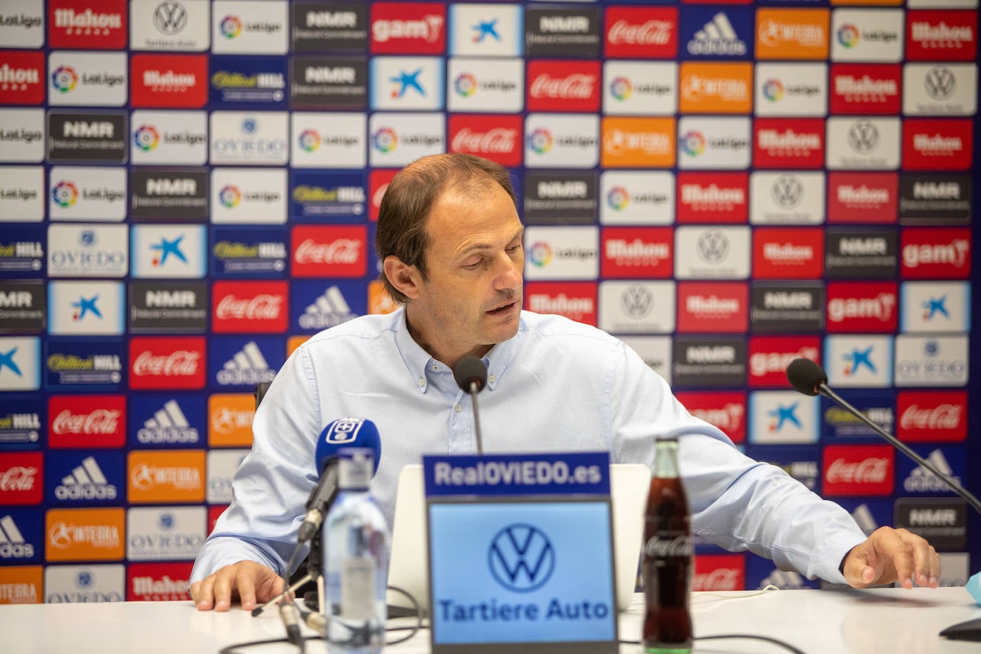 El director deportivo del Real Oviedo, Francesc Arnau, ha fallecido a los 46 años. Su pérdida se produce año y medio después de su llegada a la capital asturiana, donde estaba abordando el reto de dibujar un nuevo proyecto tras asegurar la permanencia del club en Segunda.