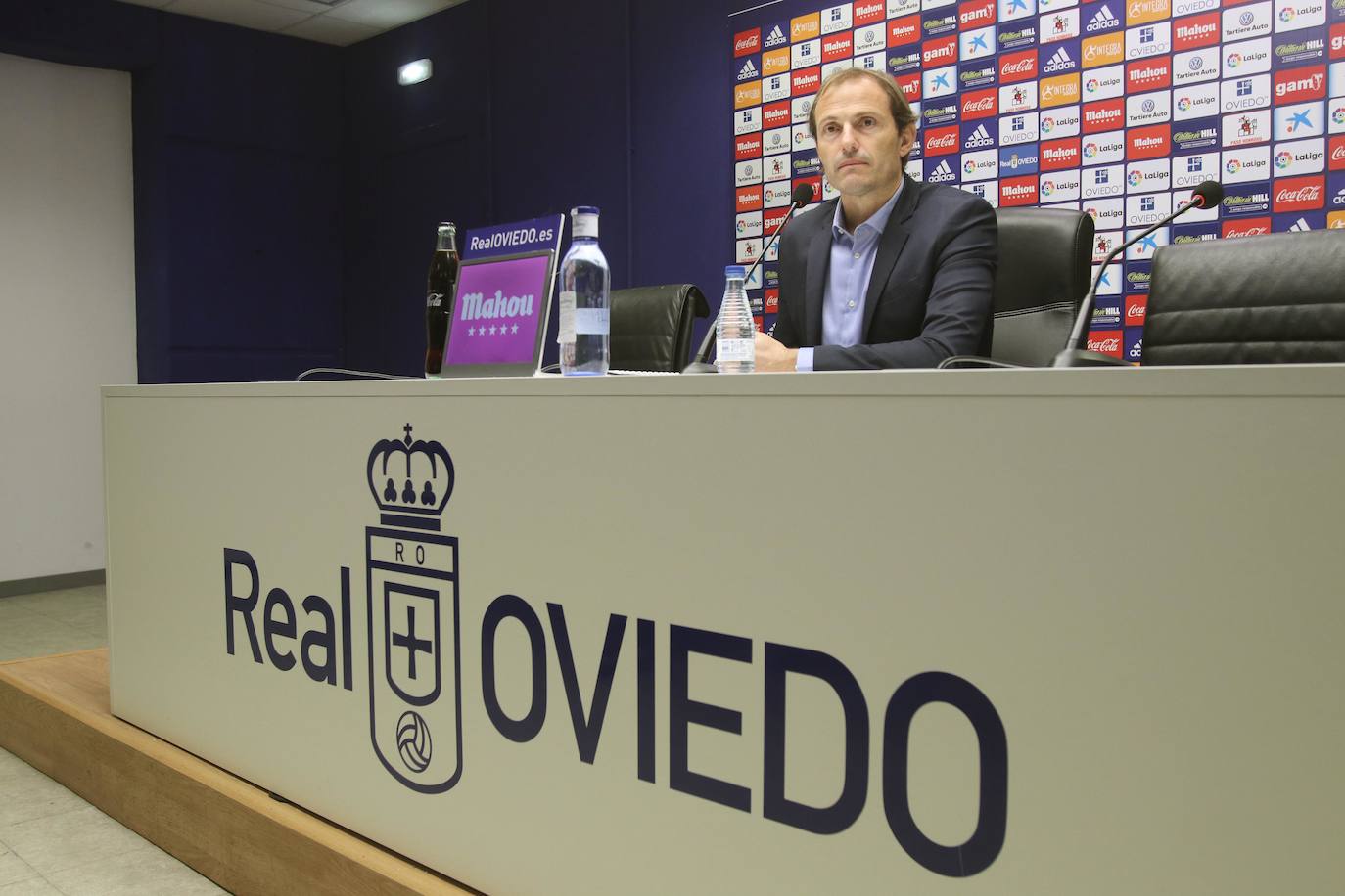 El director deportivo del Real Oviedo, Francesc Arnau, ha fallecido a los 46 años. Su pérdida se produce año y medio después de su llegada a la capital asturiana, donde estaba abordando el reto de dibujar un nuevo proyecto tras asegurar la permanencia del club en Segunda.