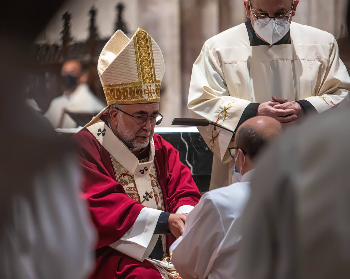 El gijonés Arturo José Matías y el sierense Marcos Argüelles fueron ordenados sacerdotes en Oviedo por el arzobispo Sanz Montes