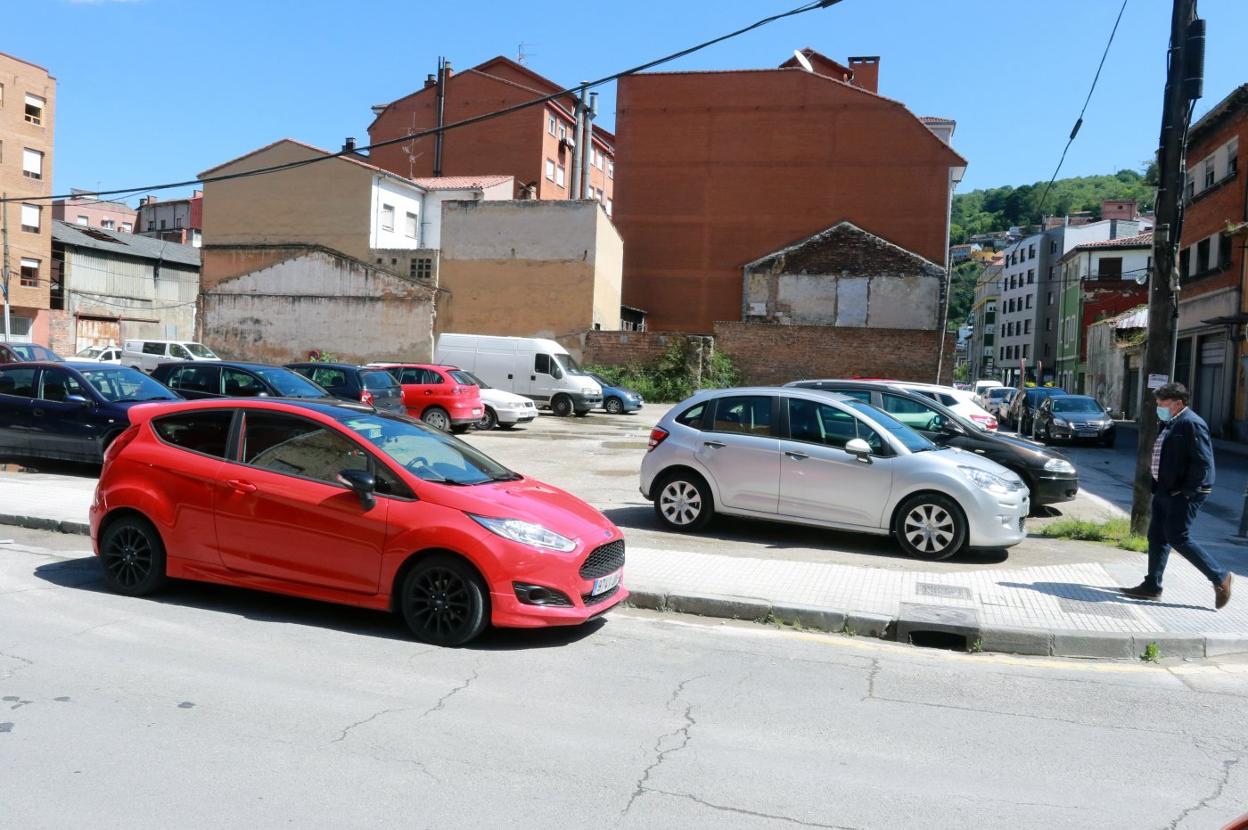 Parcela donde se levantará el futuro Palacio de Justicia de Langreo, en Sama. 