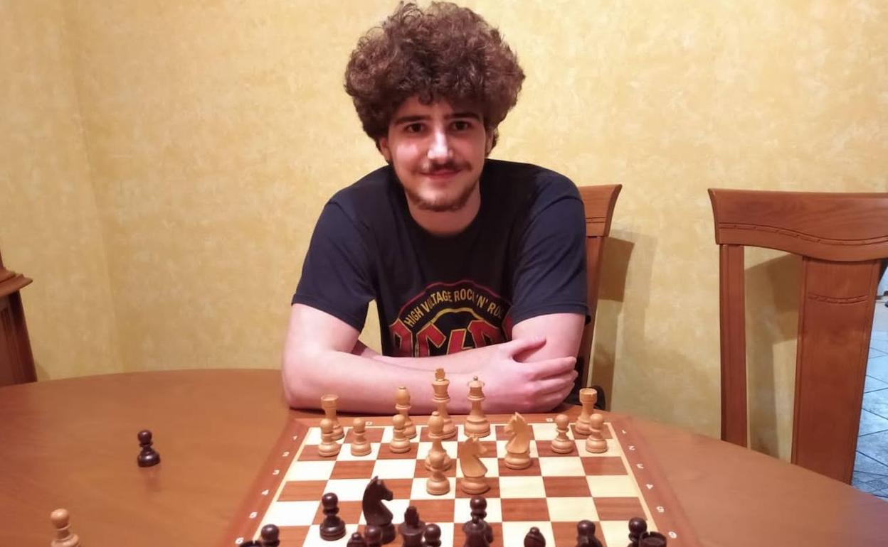 Samuel García venció en el cuarto torneo del Circuito Avilés Activa. 