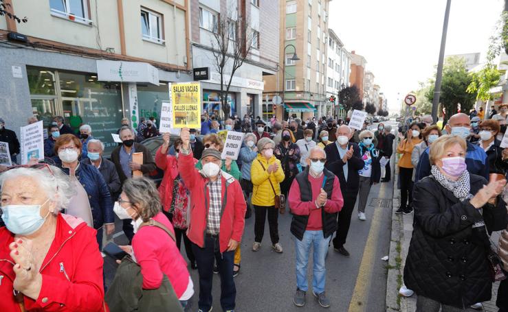 Protesta en Gijón por una Atención Primaria presencial