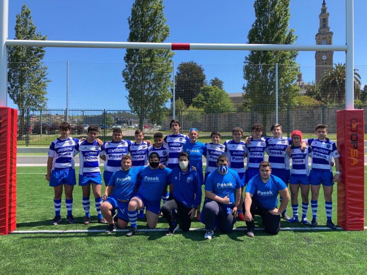 Foto de grupo del Pasek Belenos sub 18 en Gijón. 