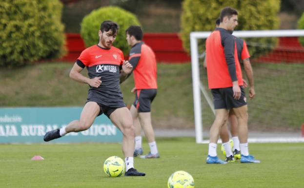 Campuzano, en un entrenamiento del Sporting.