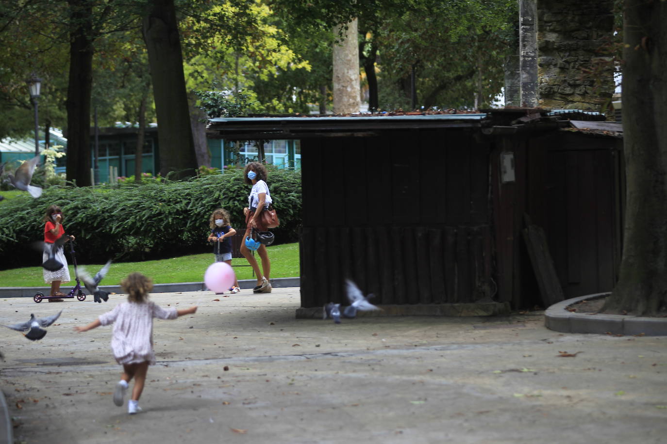 El aguaducho es, junto al Paseo del Bombé y de Los Alamos, uno de los lugares más emblemáticos del Parque San Francisco a pesar de que durante los últimos tiempos su uso haya caído en el olvido. Niños, convertidos hoy en padres, compartían horchatas con sus abuelos. La renovación del espacio pretende darle una nueva vida y, enlazar a un tiempo, con un pasado pleno de recuerdos para muchas generaciones.