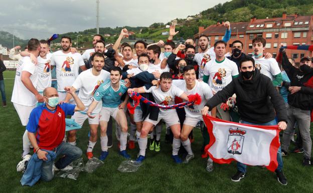 El Unión Club Ceares cumple su 75 aniversario. Tras unos años en los que el equipo ha estado a punto de desaparecer, ha logrado proclamarse campeón de su subgrupo de tercera división y ascender a Segunda RFEF, la cuarta categoría del fútbol español y tener a su equipo femenino en Primera Nacional Femenina. 