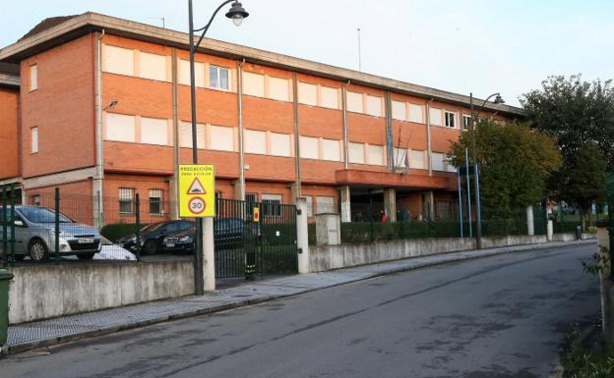 Exterior del Colegio Público Los Campones. 