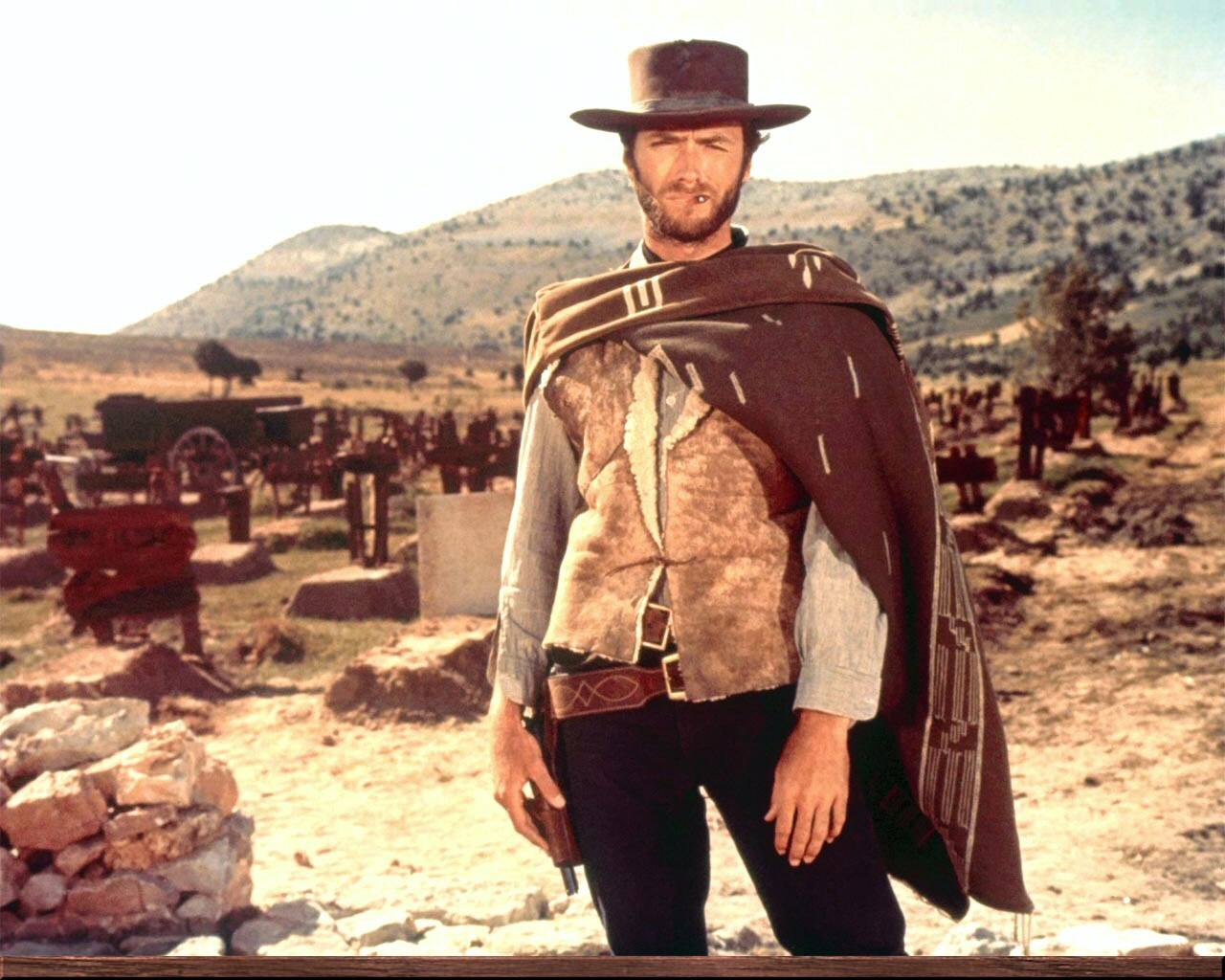 La trayectoria vital de Clint Eastwood refleja el valor de la madurez. A sus 91 años, que festeja hoy 31 de mayo, permanece en activo y alumbra, al aplauso de la crítica, producciones cinematográficas que llevan al americano anodino a la gran pantalla convertido en protagonista de sus films. Sus trabajos frente a la cámara constatan que sus espléndidas dotes de actor se quedan cortas frente a la maestría que exhibe en la dirección. Cinco estatuillas de los Oscar constatan el valor de su trabajo.. 