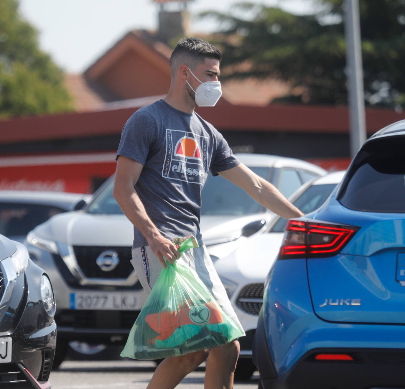 Algunos no volverán a las instalaciones sportinguistas, y otros lo harán el próximo 5 de julio cuando comience la pretemporada. Este lunes ha sido jornada de despedidas entre los integrantes de las filas rojiblancas. 