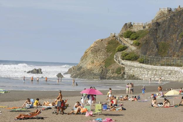 Soto prepara sus playas para el verano pendiente del socorrismo El