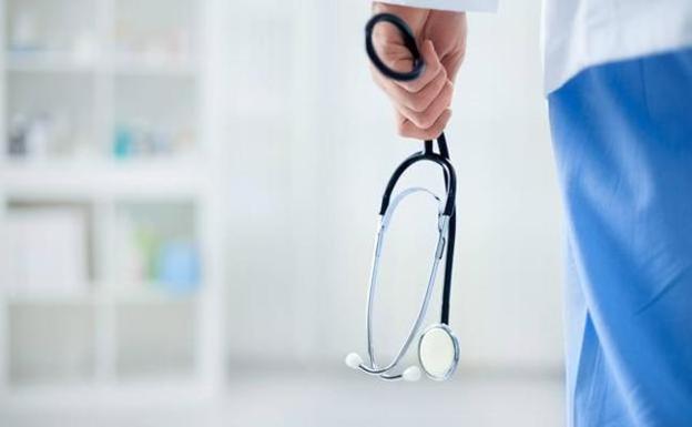 Los médicos de Primaria al consejero de Salud: «Le pedimos que nos proteja en vez de echarnos encima a la población»