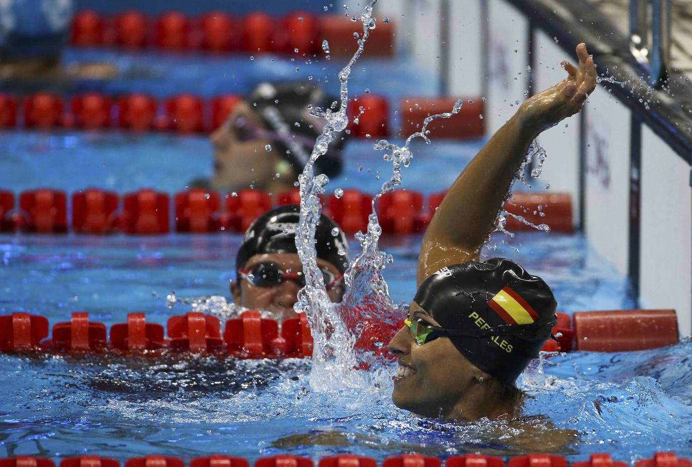 La nadadora es la primera deportista paralímpica en recibir el galardón y séptima mujer en la historia de los Premios Princesa de Asturias. Teresa Perales, que recoge el testigo de Carlos Sainz, recibe el premio en plena preparación para los Juegos de Tokyo.