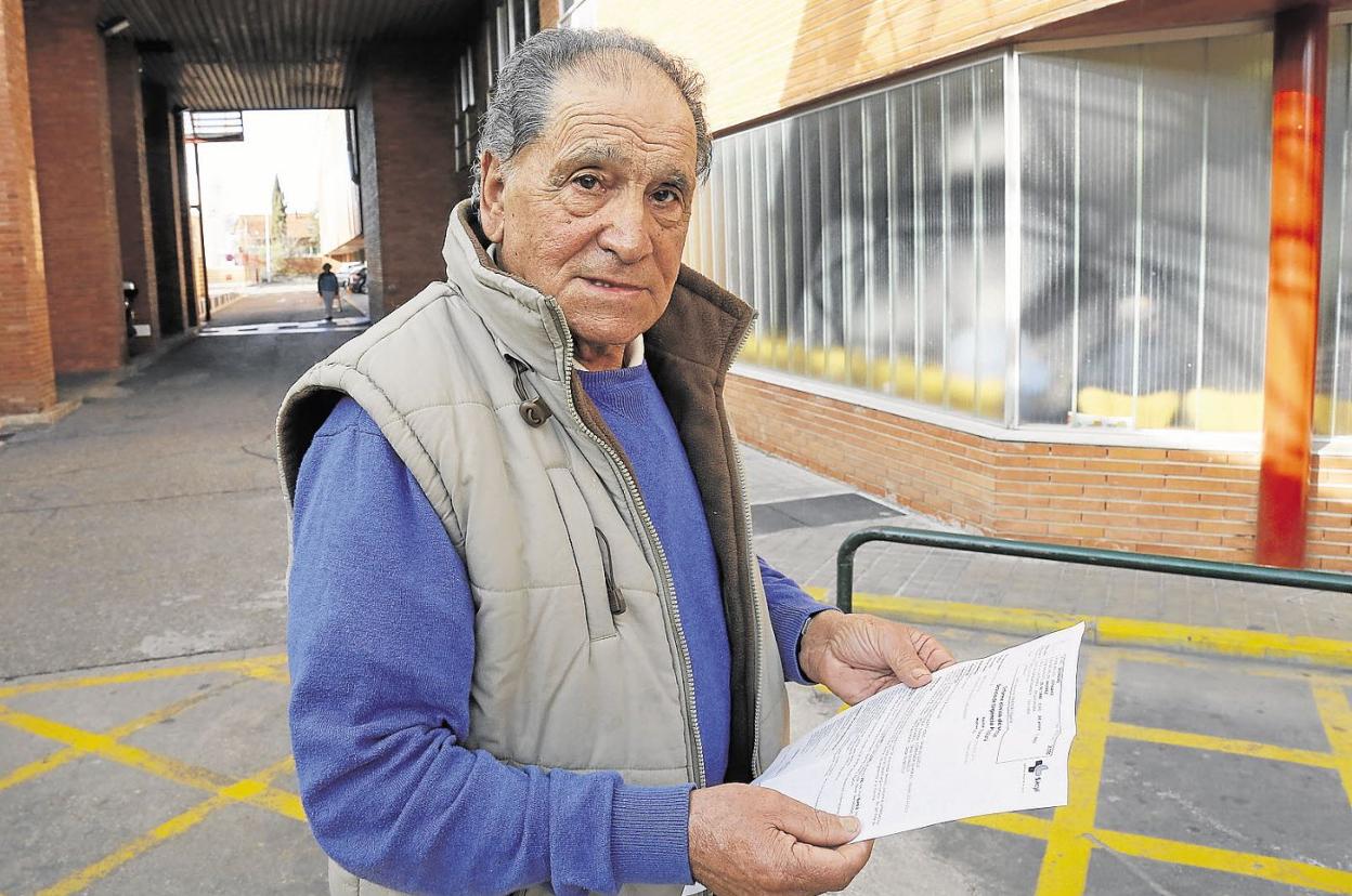 Secundino Estalayo, en 2018 tras recibir el golpe de un oso en Palencia. Hasta el domingo era la última víctima conocida en España. 