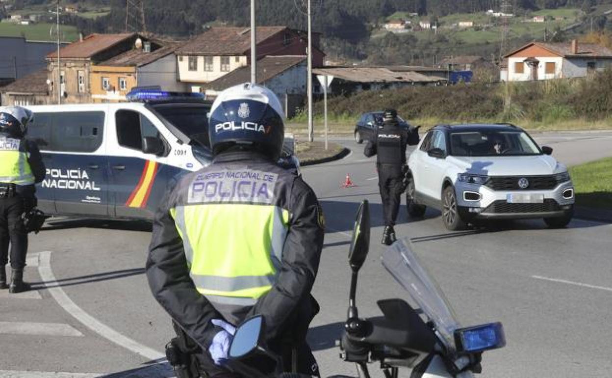 Control de tráfico de la Policia Nacional. 