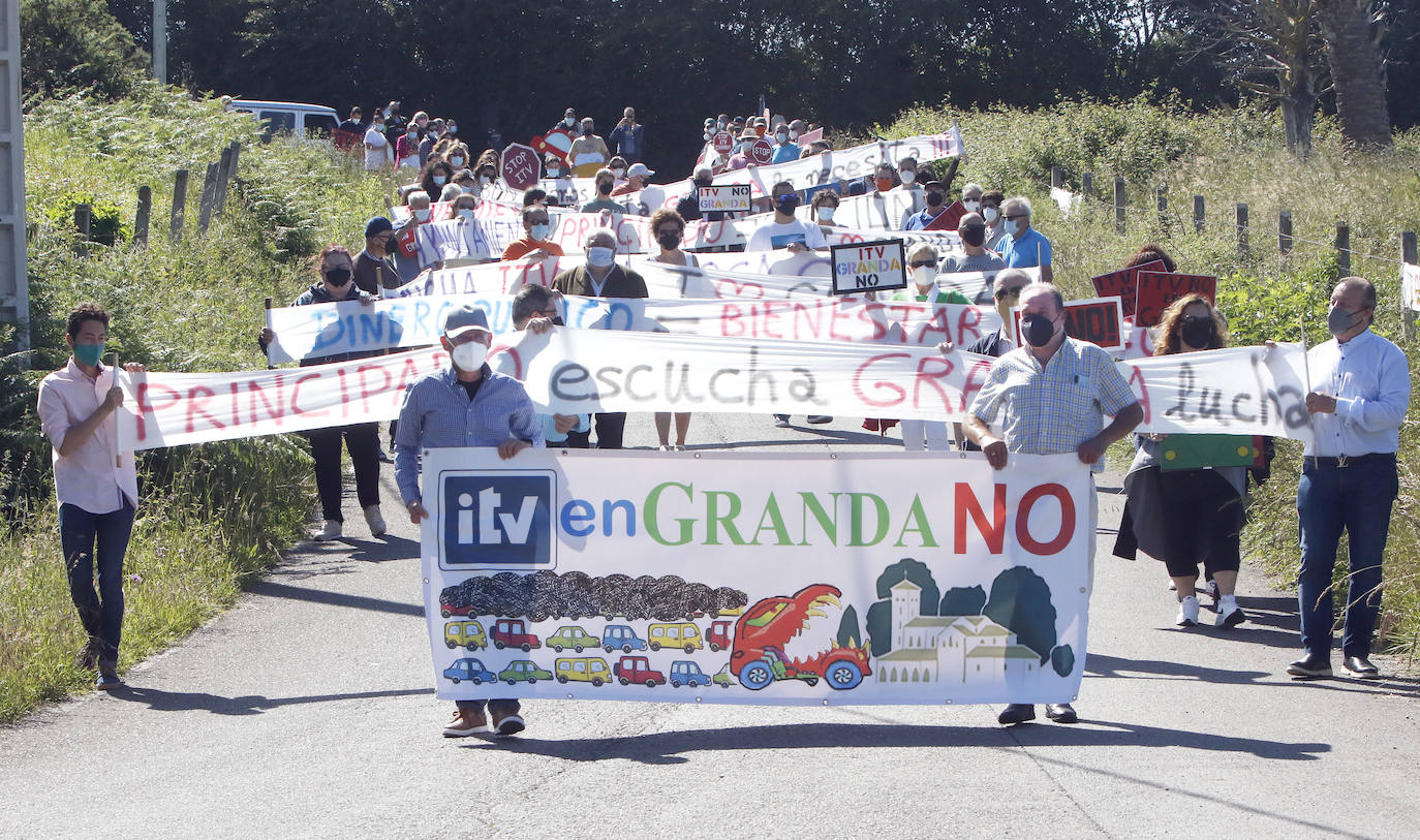 Los vecinos de Granda, en Gijón, volvieron a movilizarse este sábado para evitar que se instale en la parroquia una estación de ITV.