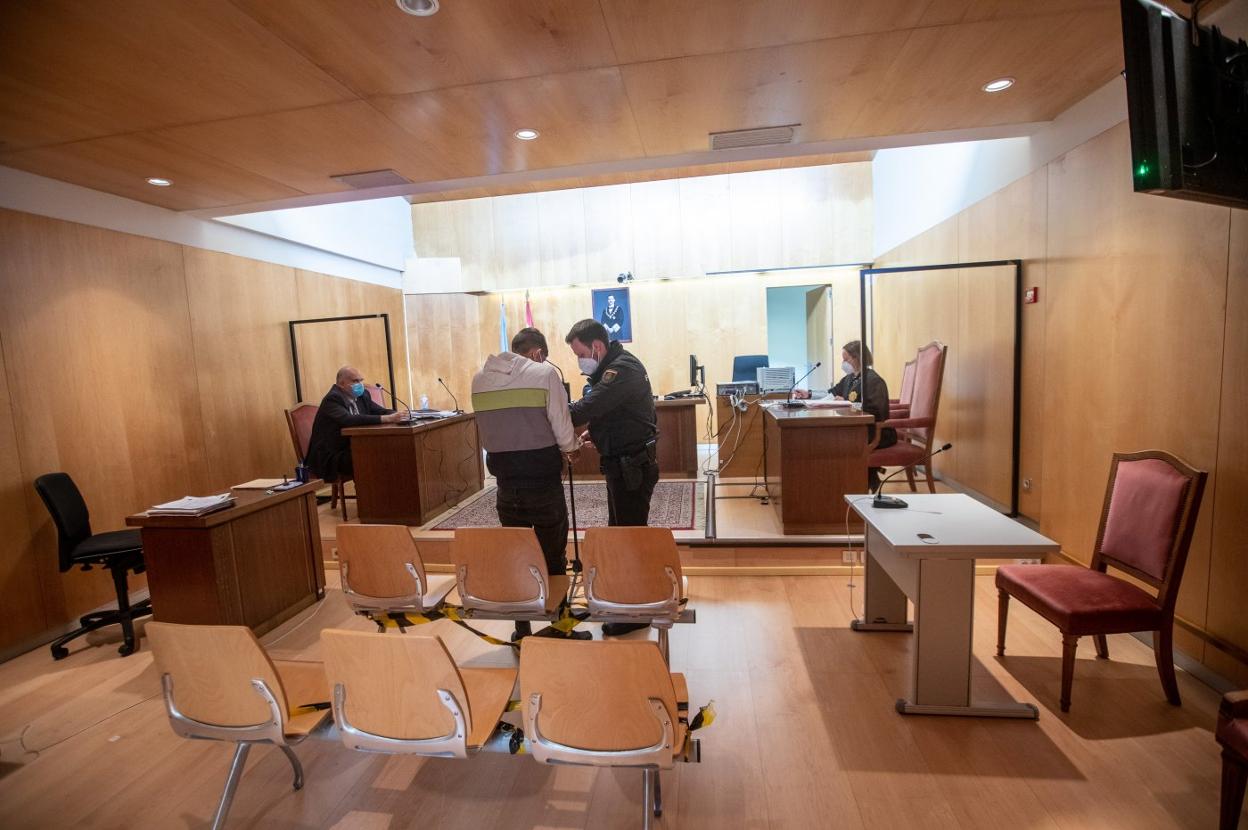 Una de las salas de vistas de los juzgados avilesinos. 