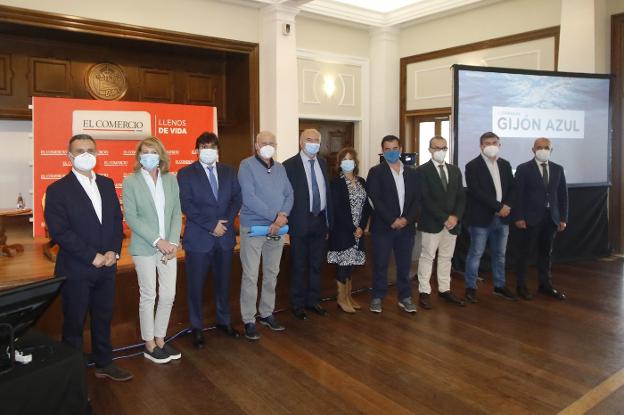 Luis Díaz (Impulsa), Marta March (Ministerio de Ciencia), José Manuel del Arco (Autoridad Portuaria), Luis Carlos Piñera (Marina Yates), Indalecio Estrada (CIFP del Mar), Flor Guardado (Puerto Deportivo), Julián Camus (Centro Jovellanos), Rubén González (Marina Civil) y Rafael González-Quirós (Instituto Oceanográfico). 