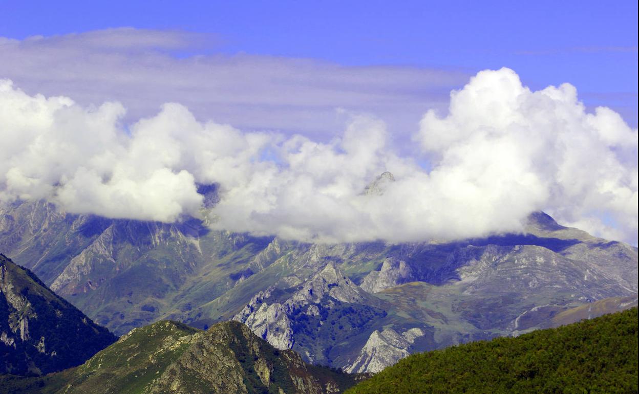 Vista al Parque Natural de las Ubiñas. 