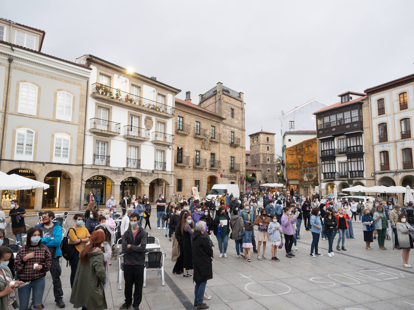 Las concentraciones en repulsa del asesinato a manos de su padre de la pequeña Olivia y de la desaparición de su hermana Anna se han sucedido a lo largo de los principales municipios de Asturias. Los manifestantes también han mostrado su repulsa ante el asesinato de Rocío, después de que su expareja y padre de su bebé de cuatro meses, confesase haberla matado. 