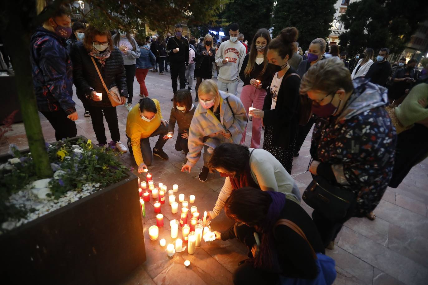 Las concentraciones en repulsa del asesinato a manos de su padre de la pequeña Olivia y de la desaparición de su hermana Anna se han sucedido a lo largo de los principales municipios de Asturias. Los manifestantes también han mostrado su repulsa ante el asesinato de Rocío, después de que su expareja y padre de su bebé de cuatro meses, confesase haberla matado. 