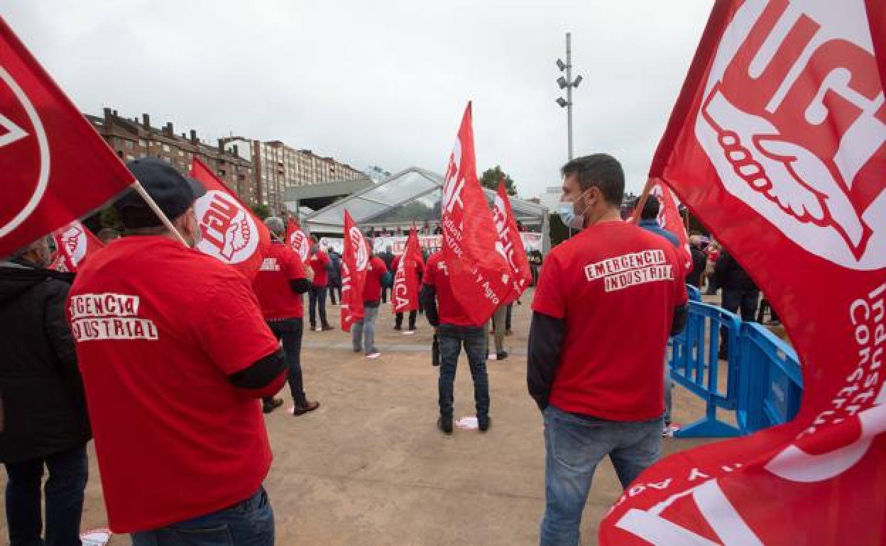 Concentración en defensa de la industria celebrada el mes pasado en Avilés.