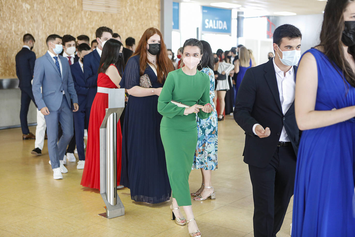 Los alumnos del IES Montevil celebraron este martes el acto de graduación en el recinto ferial Luis Adaro.