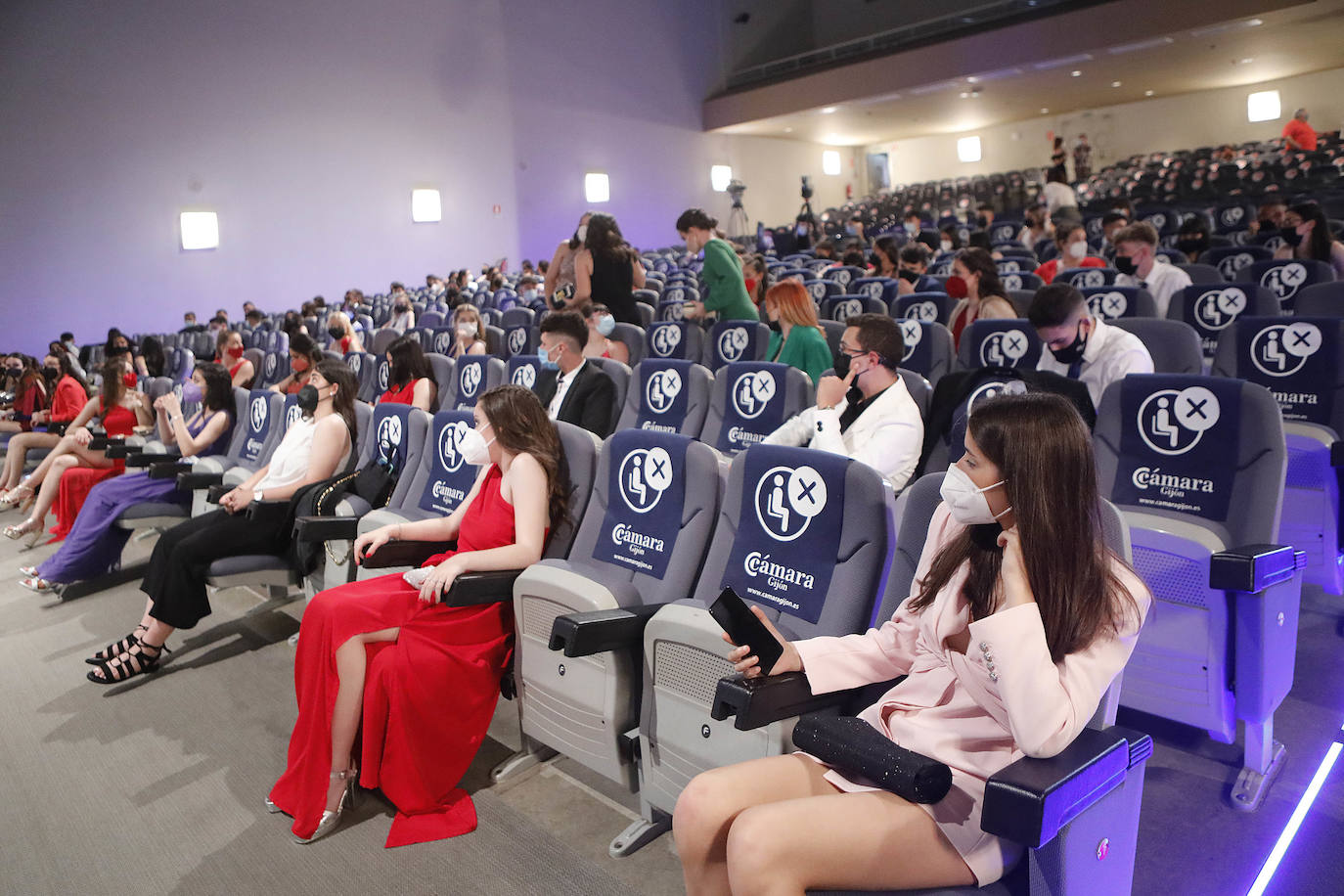 Los alumnos del IES Montevil celebraron este martes el acto de graduación en el recinto ferial Luis Adaro.