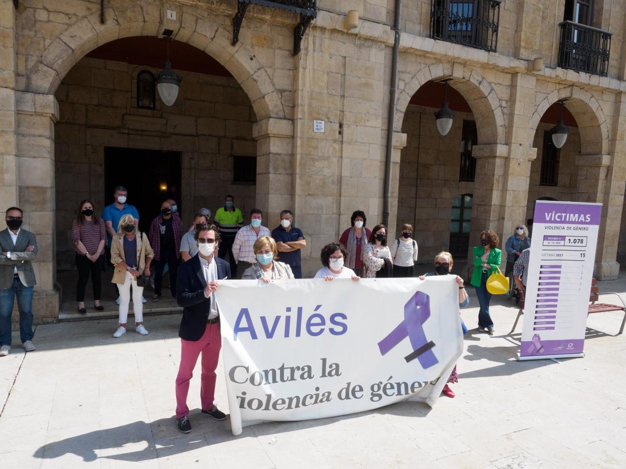 Concentración en Avilés en contra de la violencia de género. 