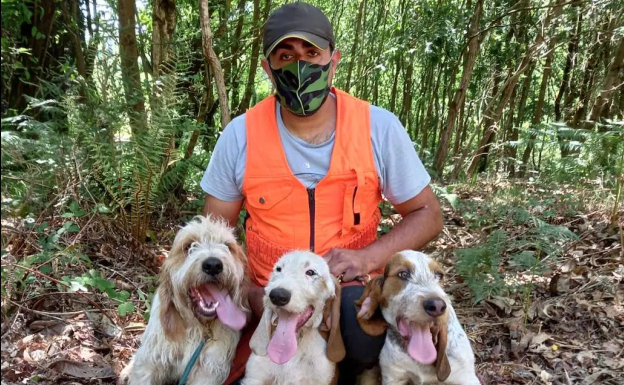 Jairo Suárez, con sus perros. 