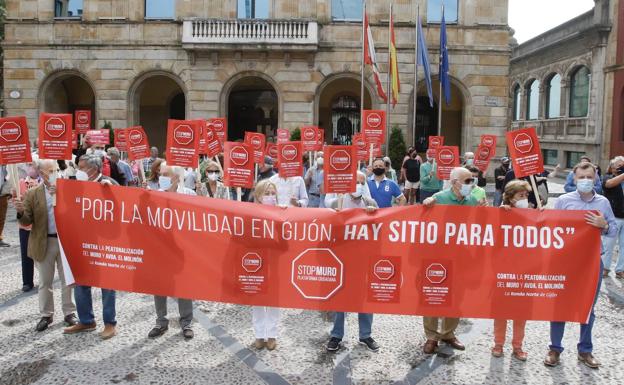 Concentración en la plaza Mayor.