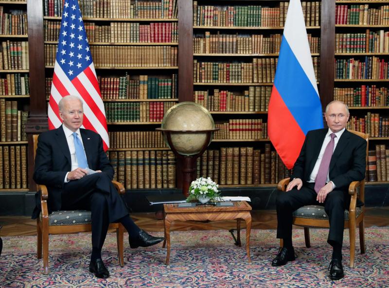 Biden y Putin durante su encuentro.