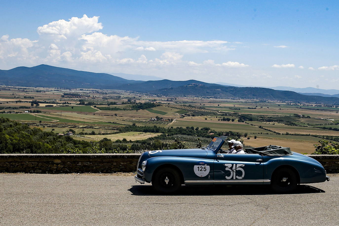 Coches clásicos se dan cita estos días en Italia en el rally 'Mille Miglia'. Se trata de una prueba que transcurre entre Brescia y Roma.