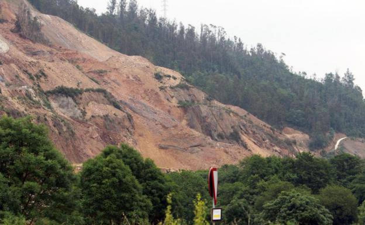 El argayo de Salas muestra el gran volumen del desprendimiento. 