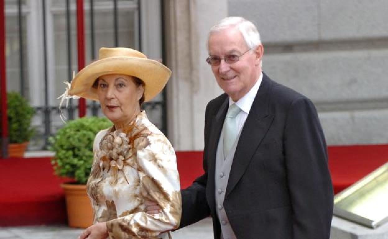 Ana María Álvarez Pellitero, con Víctor García de la Concha. 