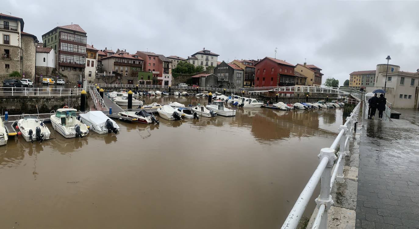 Las lluvias en el oriente asturiano afectaron a Cué, Balmorí, Celorio y Turón, entre otros. 