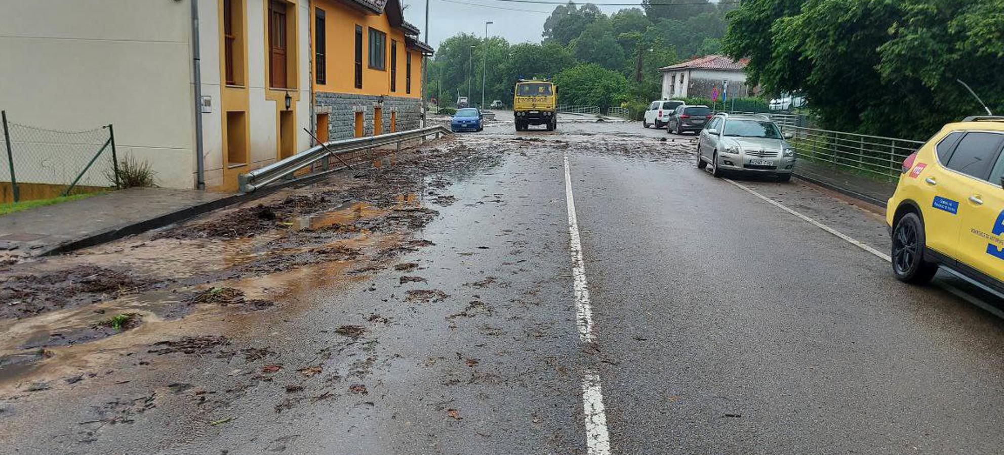 Las lluvias en el oriente asturiano afectaron a Cué, Balmorí, Celorio, Riego y Turón, entre otros. 